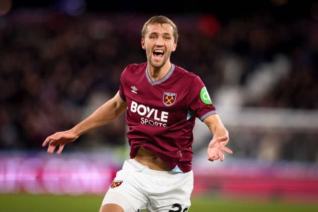 Tomas Soucek of West Ham United celebrates after he scored for 1-0 - West Ham United v Nottingham Forest, Premier League, London Stadium, London, UK - 6th January 2026 Editorial Use Only - DataCo restrictions apply West Ham United v Nottingham Forest, Premier League, Football, London Stadium, London, UK - 06 Jan 2026London London Stadium United Kingdom EDITORIAL USE ONLY No use with unauthorised audio, video, data, fixture lists, club league logos or live services. Online in-match use limited to 120 images, no video emulation. No use in betting, games or single club league player publications.  Copyright: xMDI Shutterstockx 16234278j
