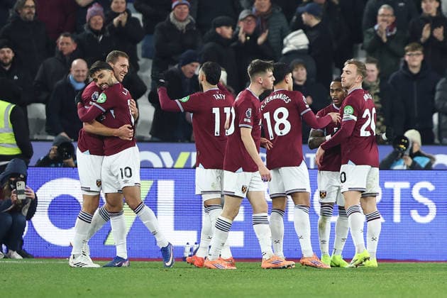 6th January 2026; London Stadium, London, England; Premier League Football, West Ham United versus Nottingham Forest; 1-0 West Ham United celebrates in the 13th minute after Murillo of Nottingham Forest own goal  IanxStephen Content restricted for UK based newspaper