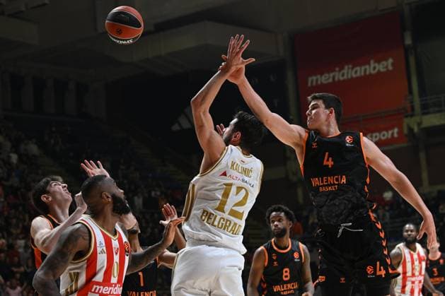 Crvena Zvezda v Valencia - EuroLeague BELGRADE, SERBIA - JANUARY 06: Jaime Pradilla (4) of Valencia in action against Nikola Kalinic (12) of Crvena Zvezda during the EuroLeague week 20 basketball match between Crvena Zvezda and Valencia Basket at Aleksandar Nikolic Hall on January 06, 2026 in Belgrade, Serbia. Amir Hamzagic Anadolu Belgrade Serbia. Editorial use only. Please get in touch for any other usage.  Copyright: x2026xAnadoluxAmirxHamzagicx