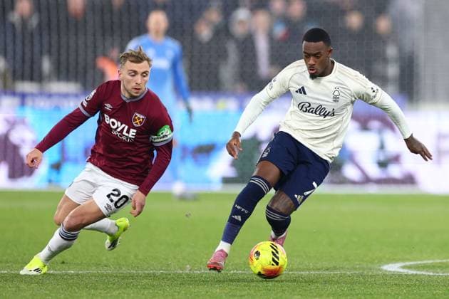 Callum Hudson-Odoi of Nottingham Forest under pressure from Jarrod Bowen of West Ham United West Ham United v Nottingham Forest, Premier League, Football, London Stadium, London, UK - 06 Jan 2026London London Stadium United Kingdom EDITORIAL USE ONLY No use with unauthorised audio, video, data, fixture lists, club league logos or live services. Online in-match use limited to 120 images, no video emulation. No use in betting, games or single club league player publications.  Copyright: xSimonxDael Shutterstockx 16225285n
