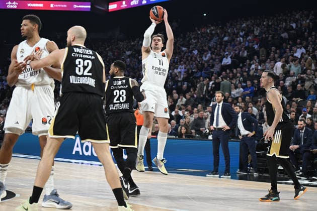 Basketball : ASVEL Villeurbanne v Real Madrid Euroleague Basket 06 01 2026 Mario Hezonja of Real Madrid during the Euroleague match between Lyon Villeurbanne and Real Madrid at LDLC ARENA in Lyon, France on January 06, 2026 LYONFrance  Copyright: xMouradxAllilix
