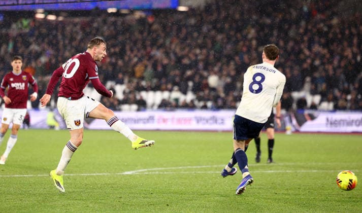 London, England, 6th January 2026. Jarrod Bowen of West Ham United shoots at goal but fails to score during the West Ham United vs Nottingham Forest Premier League match at the London Stadium, London. Picture credit should read: Paul Terry Sportimage EDITORIAL USE ONLY. No use with unauthorised audio, video, data, fixture lists, club league logos or live services. Online in-match use limited to 120 images, no video emulation. No use in betting, games or single club league player publications. SPI_038_PT_West_Ham_Notts_Forest SPI-4433-0040