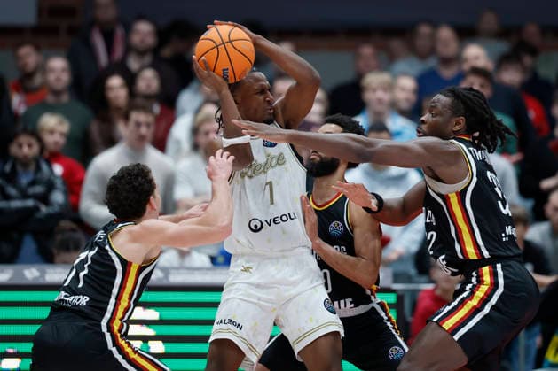 f.l.t.r.: Brae Ivey (Fitness First Wuerzburg Baskets, 11), Gabe Dorse (Patrioti Levice, 7), Davion Mintz (Fitness First Wuerzburg Baskets, 10) and Charles Thompson (Fitness First Wuerzburg Baskets, 32), 06.01.2026, Basketball Champions League, Fitness First Wuerzburg Baskets vs. Patrioti Levice, GER, Wuerzburg, Tectake Arena. Copyright: HMBxMedia xHeikoxBecker