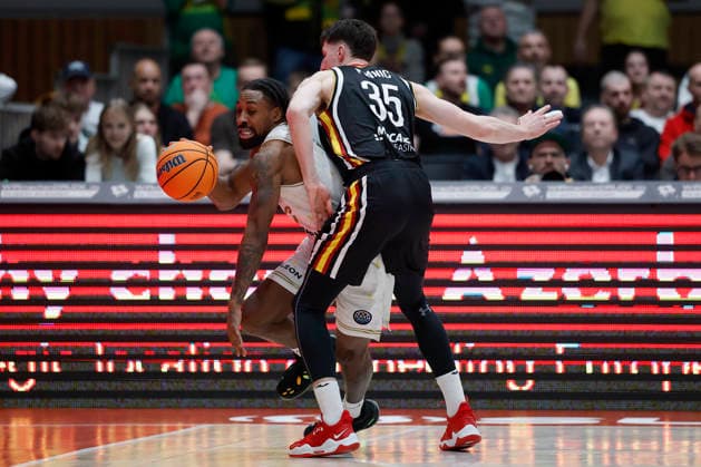 f.l.t.r.: Rickey McGill (Patrioti Levice, 0) and Alen Pjanic (Fitness First Wuerzburg Baskets, 35), 06.01.2026, Basketball Champions League, Fitness First Wuerzburg Baskets vs. Patrioti Levice, GER, Wuerzburg, Tectake Arena. Copyright: HMBxMedia xHeikoxBecker