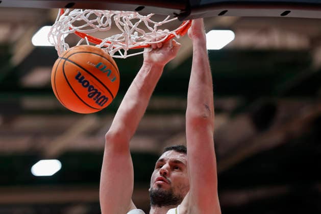 f.l.t.r.: Boris Bojanovsky (Patrioti Levice, 15) with a Dunk 06.01.2026, Basketball Champions League, Fitness First Wuerzburg Baskets vs. Patrioti Levice, GER, Wuerzburg, Tectake Arena. Copyright: HMBxMedia xHeikoxBecker