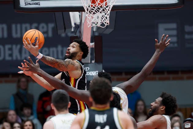 f.l.t.r.: David Muenkat (Fitness First Wuerzburg Baskets, 55), 06.01.2026, Basketball Champions League, Fitness First Wuerzburg Baskets vs. Patrioti Levice, GER, Wuerzburg, Tectake Arena. Copyright: HMBxMedia xHeikoxBecker