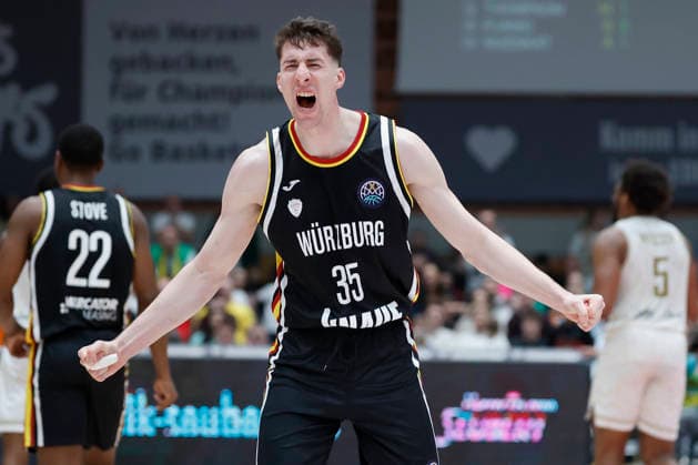 f.l.t.r.: Alen Pjanic (Fitness First Wuerzburg Baskets, 35), 06.01.2026, Basketball Champions League, Fitness First Wuerzburg Baskets vs. Patrioti Levice, GER, Wuerzburg, Tectake Arena. Copyright: HMBxMedia xHeikoxBecker