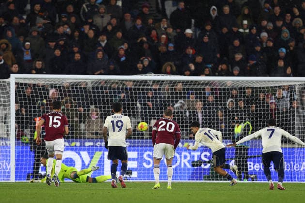 West Ham United v Nottingham Forest, Premier League Nottingham Forest midfielder Morgan Gibbs-White (10) celebrates after scoring a penalty goal 1-2 during the West Ham United v Nottingham Forest Premier League match at the London Stadium, London, England on 7 January 2026 Credit: Sally Rawlins Every Second Media Editorial use only. All images are copyright Every Second Media Limited. No images may be reproduced without prior permission. All rights reserved. Premier League and Football League images are subject to licensing agreements with Football DataCo Limited. see https: www.football-dataco.com Copyright: xIMAGO EveryxSecondxMediax ESM-1737-0042 SallyxRawlinsx xEveryxSecondxMediax