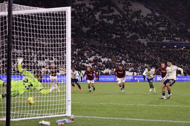 West Ham United v Nottingham Forest 06 January 2026, London - Premier League Football - West Ham United v Nottingham Forest - a penalty kick by Morgan Gibbs-White of Nottingham Forest goes down the middle of West Ham United goalkeeper Alphonse Areola™s net for the winning goal - Photo: Jacques Feeney Offside. London UK Copyright: xJacquesxFeeneyx xOffsidexOffside