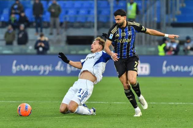 CALCIO - Serie A - Pisa SC vs Como 1907 Foul by Mehdi Leris (Pisa) on Mergim Vojvoda (Como) during Pisa SC vs Como 1907, Italian soccer Serie A match in Pisa, Italy, January 06 2026 Pisa Italy  Copyright: xIPAxSport ABACAx