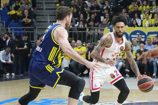 ISTANBUL, TURKEY - JANUARY 6: Nicolo Melli (4) of Fenerbahce Beko and Tyler Dorsey of Olympiacos Piraeus in action during the EuroLeague Regular Season Round 20 match between Fenerbahce Beko Istanbul and Olympiacos Piraeus at Ulker Sports Arena on January 6, 2026 in Istanbul, Turkey. Istanbul Turkey Copyright: xSeskimphotox FBahce-Olympiakos-060126 (74)