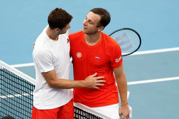 TENNIS UNITED CUP SYDNEY, Hubert Hurkacz of team Poland shakes hands with Tallon Griekspoor of Team Netherlands after winning his Group F singles match against Alexander Zverev of Team Germany during day six of the 2026 United Cup at Ken Rosewall Arena in Sydney, Wednesday, January 7, 2026. ( NO ARCHIVING, EDITORIAL USE ONLY SYDNEY NEW SOUTH WALES AUSTRALIA  Copyright: xMARKxEVANSx 20260107126589292093