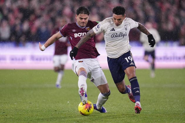 Premier League West Ham United v Nottingham Forest Konstantinos Mavropanos of West Ham United wins ball off Igor Jesus of Nottingham Forest during the Premier League match West Ham United vs Nottingham Forest at London Stadium, London, United Kingdom, 6th January 2026 (Photo by Harvey Murphy News Images) Copyright: xHarveyxMurphy NewsxImagesx