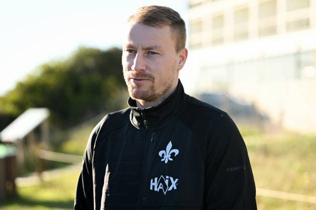 Fabian Holland (SV Darmstadt 1898, 32) spricht in einer Medienrunde. ESP, SV Darmstadt 98, Fussball, 2. Bundesliga, Trainingslager in El Saler, 4. Tag, 07.01.2026. ESP, SV Darmstadt 98, Fussball, 2. Bundesliga, Trainingslager in El Saler, 4. Tag El Saler