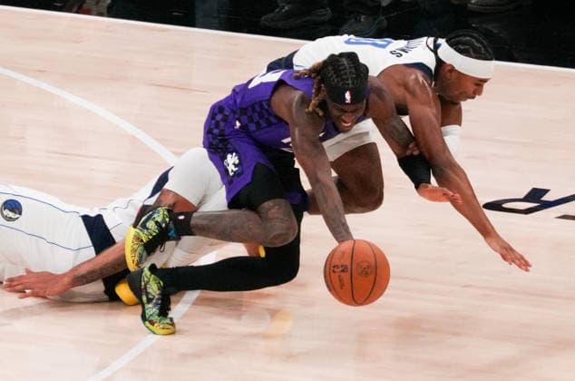 (260107) -- SACRAMENTO, Jan. 7, 2026 -- Keon Ellis (front) of Sacramento Kings fights for the ball during the 2025-2026 NBA, Basketball Herren, USA regular season basketball match between Dallas Mavericks and Sacramento Kings in Sacramento, the United States, Jan. 6, 2026. (Photo by Xinhua) (SP)U.S.-SACRAMENTO-BASKETBALL-NBA-DALLAS MAVERICKS VS SACRAMENTO KINGS SunxYuxuan 