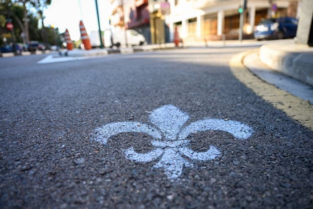 Das Lilien Symbol ist auf einer Straße in El Saler zu sehen. ESP, SV Darmstadt 98, Fussball, 2. Bundesliga, Trainingslager in El Saler, 4. Tag, 07.01.2026. ESP, SV Darmstadt 98, Fussball, 2. Bundesliga, Trainingslager in El Saler, 4. Tag El Saler