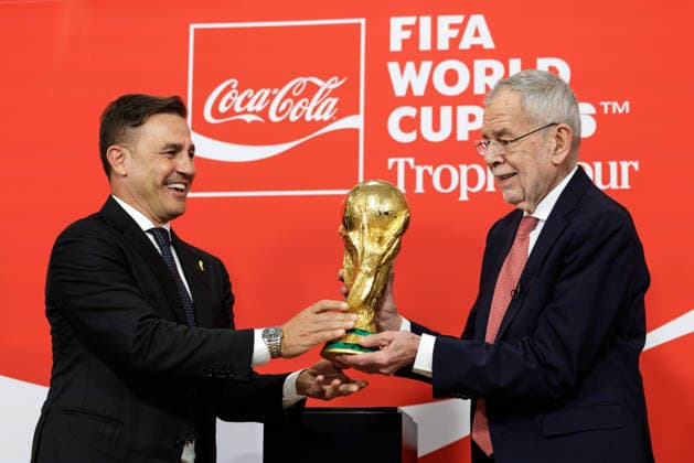 SOCCER - FIFA World Cup, WM, Weltmeisterschaft, Fussball Trophy Tour VIENNA,AUSTRIA,07.JAN.26 - FIFA World Cup 2026, FIFA World Cup Trophy Tour. Image shows Fabio Cannavaro (ITA) and president Alexander Van der Bellen (Austria).  GEPAxpictures xArminxRauthner