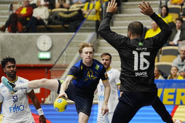 GÖTEBORG, SVERIGE 20260107 Sveriges Eric Johansson gör mal pa Brasiliens malvakt Rangel da Rosa under onsdagens landskamp i handboll mellan Sverige och Brasilien i Partille arena. GÖTEBORG SVERIGE x9200x Copyright: xBjörnxLarssonxRosvall TTx HANDBOLL SVERIGE-BRASILIEN