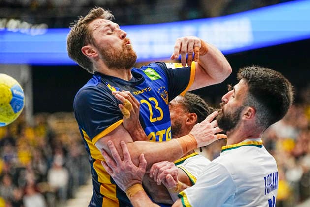 GÖTEBORG, SVERIGE 20260107 Sveriges Albin Lagergren mot Brasiliens Guilherme Torriani under onsdagens landskamp i handboll mellan Sverige och Brasilien i Partille arena. GÖTEBORG SVERIGE x9200x Copyright: xBjörnxLarssonxRosvall TTx HANDBOLL SVERIGE-BRASILIEN
