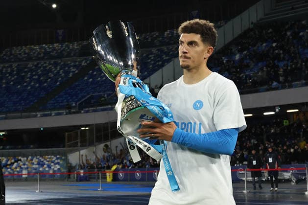 Giovanni Di Lorenzo of SSC Napoli carries the Italian Supecup trophy during the Serie A 2025 2026 football match between SSC Napoli and Hellas Verona at Diego Armando Maradona stadium in Naples (Italy), January 7, 2026. cesarexpurini