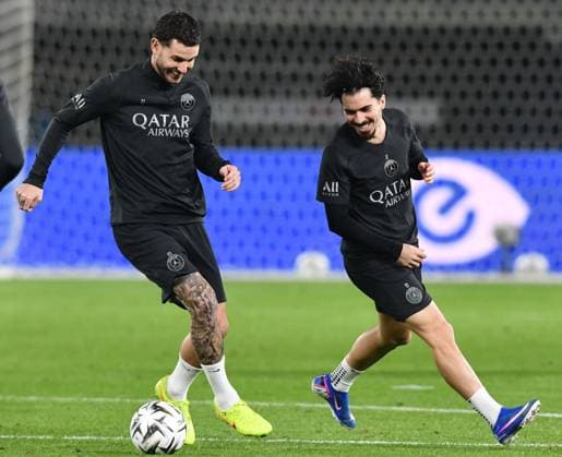 Ahead of Olympique Marseille v Paris Saint-Germain - French Super Cup KUWAIT CITY, KUWAIT - JANUARY 7: Paris Saint-Germain player Vitor Machado Ferreira (R) takes part in a training session ahead of the Super Cup match against Olympique Marseille at Jaber Al-Ahmad International Stadium in Kuwait City, Kuwait, on January 7, 2026. Jaber Abdulkhaleq Anadolu Kuwait City Kuwait. Editorial use only. Please get in touch for any other usage.  Copyright: x2026xAnadoluxJaberxAbdulkhaleqx