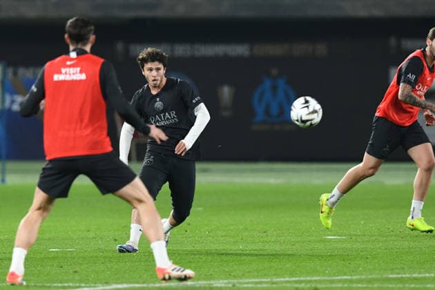 Ahead of Olympique Marseille v Paris Saint-Germain - French Super Cup KUWAIT CITY, KUWAIT - JANUARY 7: Paris Saint-Germain players train ahead of the Super Cup match against Olympique Marseille at Jaber Al-Ahmad International Stadium in Kuwait City, Kuwait, on January 7, 2026. Jaber Abdulkhaleq Anadolu Kuwait City Kuwait. Editorial use only. Please get in touch for any other usage.  Copyright: x2026xAnadoluxJaberxAbdulkhaleqx