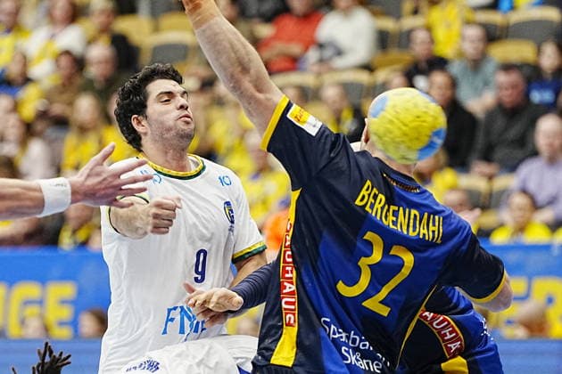 GOTHENBURG, SWEDEN 20260107 Brazil s Leonardo Abrahao ( 9) against Sweden s Oscar Bergendahl during the friendly handball match between Sweden and Brazil at Partille arena, Gothenburg, Sweden, January 07, 2025. GÖTEBORG SWEDEN x9200x Copyright: xBjörnxLarssonxRosvall TTx HANDBALL SWEDEN-BRAZIL