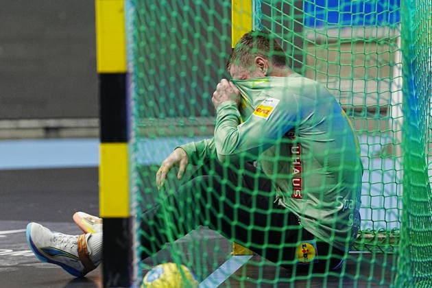 GOTHENBURG, SWEDEN 20260107 Sweden s goalkeeper Andreas Palicka suffers a problem with his lens after a shot to the face during Wednesday s international handball match between Sweden and Brazil at Partille Arena. GÖTEBORG SWEDEN x9200x Copyright: xBjörnxLarssonxRosvall TTx HANDBALL SWEDEN-BRAZIL