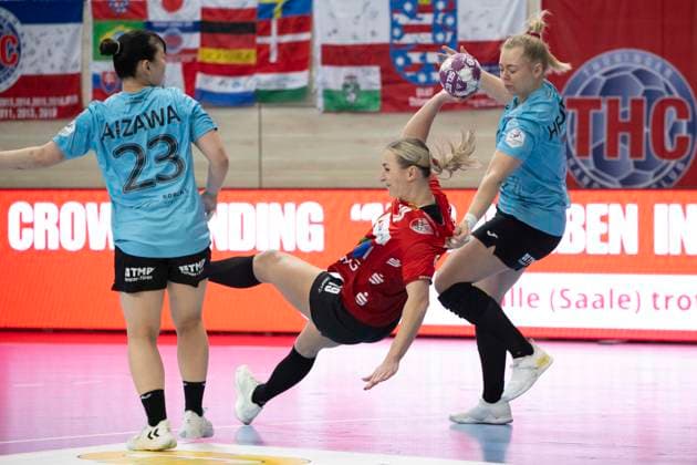 Handball Bundesliga Frauen, Saison 2025 2026 SV Union Halle-Neustadt vs.Thüringer HC Halle, Deutschland 07.Januar 2026: Im Bild:v.li.Natsuki Aizawa (Thueringer HC), Lea Gruber (Halle) und Lotta Heider (Eisenach) Halle Saale SWH Arena Sachsen-Anhalt Deutschland