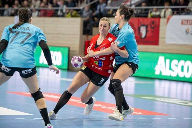 Handball Bundesliga Frauen, Saison 2025 2026 SV Union Halle-Neustadt vs.Thüringer HC Halle, Deutschland 07.Januar 2026: Im Bild:v.li.Kelly de Abreu Rosa (Eisenach), Lea Gruber (Halle) und Jana Leonie Scheib (Thueringer HC) Halle Saale SWH Arena Sachsen-Anhalt Deutschland