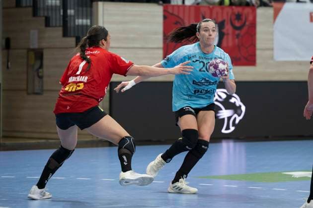Handball Bundesliga Frauen, Saison 2025 2026 SV Union Halle-Neustadt vs.Thüringer HC Halle, Deutschland 07.Januar 2026: Im Bild:v.li.Lynn Molenaar (Halle) und Jana Leonie Scheib (Thueringer HC) Halle Saale SWH Arena Sachsen-Anhalt Deutschland