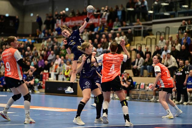 Handball I Frauen I Saison 2025-2026 I 1. HBF I 12. Spieltag I Buxtehuder SV - HSG Blomberg-Lippe I 07.01.2026 Wurf Isabelle Dölle (11, Buxtehuder Sportverein) Buxtehude Halle Nord Niedersachsen Deutschland Copyright: xLobeca FelixxSchlikisx