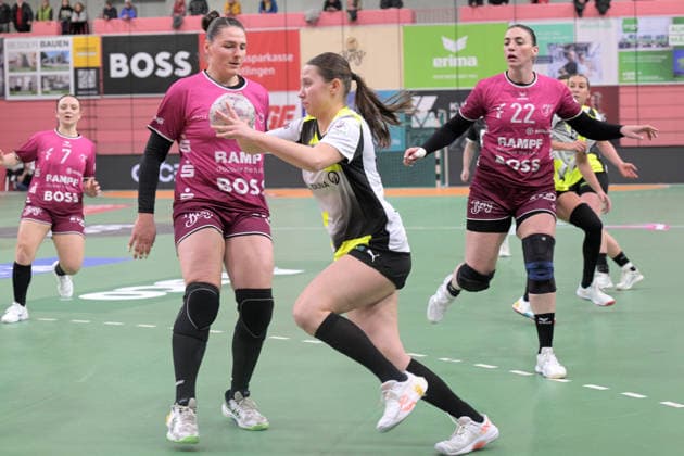 Lara Egeling (BVB Borussia Dortmund Handball, 44) gegen Svenja Huebner (TusSies Metzingen, 26) TusSies Metzingen vs. BVB Borussia Dortmund Handball, Handball, Alsco HBF, 12.Ligaspieltag, Saison 2025 2026, 07.01.2026 TusSies Metzingen vs. BVB Borussia Dortmund Handball, Handball, Alsco HBF, 12.Ligaspieltag, Saison 2025 2026, 07.01.2026 Tuebingen Copyright: xEibner-Pressefoto TobiasxBaurx EP_TBR