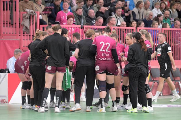 Time Out TusSies TusSies Metzingen vs. BVB Borussia Dortmund Handball, Handball, Alsco HBF, 12.Ligaspieltag, Saison 2025 2026, 07.01.2026 TusSies Metzingen vs. BVB Borussia Dortmund Handball, Handball, Alsco HBF, 12.Ligaspieltag, Saison 2025 2026, 07.01.2026 Tuebingen Copyright: xEibner-Pressefoto TobiasxBaurx EP_TBR