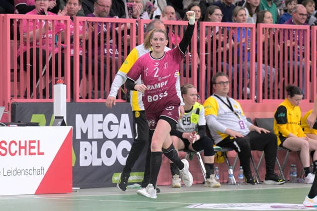 Jubel nach ihren Tor Selina Lindemann (TusSies Metzingen, 02) TusSies Metzingen vs. BVB Borussia Dortmund Handball, Handball, Alsco HBF, 12.Ligaspieltag, Saison 2025 2026, 07.01.2026 TusSies Metzingen vs. BVB Borussia Dortmund Handball, Handball, Alsco HBF, 12.Ligaspieltag, Saison 2025 2026, 07.01.2026 Tuebingen Copyright: xEibner-Pressefoto TobiasxBaurx EP_TBR