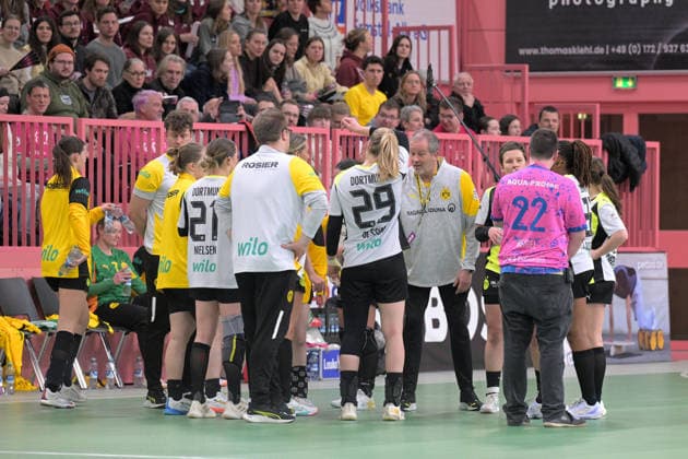Time Out BVB Borussia Dortmund Handball TusSies Metzingen vs. BVB Borussia Dortmund Handball, Handball, Alsco HBF, 12.Ligaspieltag, Saison 2025 2026, 07.01.2026 TusSies Metzingen vs. BVB Borussia Dortmund Handball, Handball, Alsco HBF, 12.Ligaspieltag, Saison 2025 2026, 07.01.2026 Tuebingen Copyright: xEibner-Pressefoto TobiasxBaurx EP_TBR