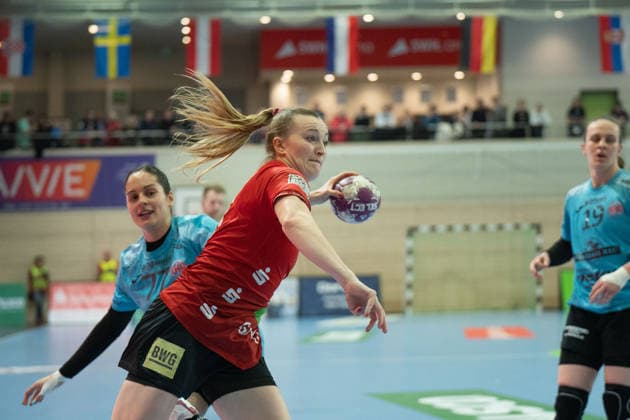 Lotta Helder (THC, 7)7, Cara Reuthal (Halle, 26), SV Union Halle-Neustadt vs. Thüringer HC, Handball, 1. Bundesliga Frauen, Saison 2025 26, 12. Spieltag, 07.01.2026 Halle SWH Arena Sachsen-Anhalt Deutschland
