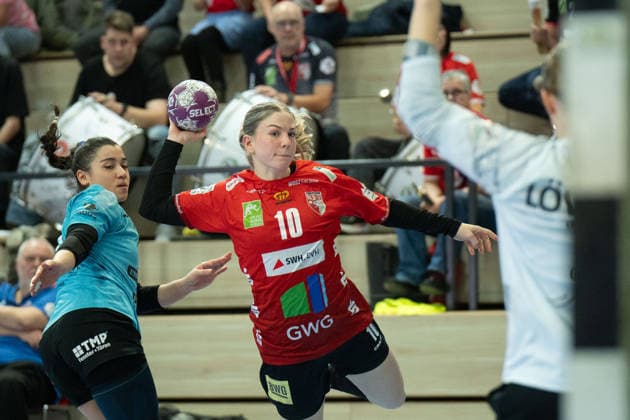 Guilla Guarleiro (THC, 13), Viktoria Marksteiner (Halle, 10), SV Union Halle-Neustadt vs. Thüringer HC, Handball, 1. Bundesliga Frauen, Saison 2025 26, 12. Spieltag, 07.01.2026 Halle SWH Arena Sachsen-Anhalt Deutschland