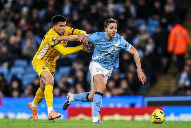 Premier League Manchester City v Brighton and Hove Albion Diego Gomez of Brighton & Hove Albion and Nico Gonzalez of Manchester City battle for the ball during the Premier League match Manchester City vs Brighton and Hove Albion at Etihad Stadium, Manchester, United Kingdom, 7th January 2026 (Photo by Alfie Cosgrove News Images) Manchester Etihad Stadium Manchester United, ManU Kingdom Copyright: xAlfiexCosgrove NewsxImagesx