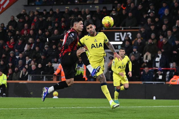 Bournemouth v Tottenham Hotspur, Premier League Evanilson (9) of AFC Bournemouth heads a shot at goal over the bar during the Premier League match between Bournemouth and Tottenham Hotspur at the Vitality Stadium, Bournemouth, UK on 7 January 2026. Bournemouth Vitality Stadium Dorset UK Editorial use only DataCo restrictions apply See www.football-dataco.com , Copyright: xGrahamxHuntx PSI-23541-0050