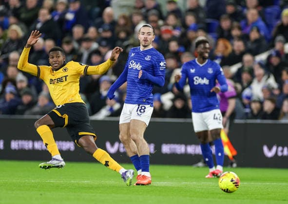 7th January 2026; Hill Dickinson Stadium, Liverpool, England; Premier League Football, Everton versus Wolverhampton Wanderers; Yerson Mosquera of Wolverhampton Wanderers plays back watched by Jack Grealish of Everton FC  RogerxEvans Content restricted for UK based newspaper