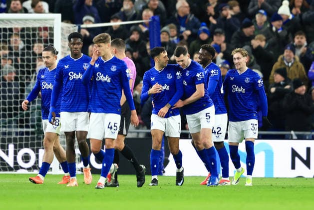Liverpool, England, 7th January 2026. Michael Keane of Everton celebrates with teammates after scoring his team™s first goal during the Everton vs Wolverhampton Wanderers Premier League match at Hill Dickinson Stadium, Liverpool. Picture credit should read: Jessica Hornby Sportimage EDITORIAL USE ONLY. No use with unauthorised audio, video, data, fixture lists, club league logos or live services. Online in-match use limited to 120 images, no video emulation. No use in betting, games or single club league player publications. SPI_021_JH_EVERTON_WOLVES SPI-4436-0021