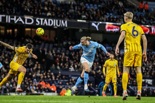 Premier League Manchester City v Brighton and Hove Albion Erling Haland of Manchester City heads on goal during the Premier League match Manchester City vs Brighton and Hove Albion at Etihad Stadium, Manchester, United Kingdom, 7th January 2026 (Photo by Alfie Cosgrove News Images) Manchester Etihad Stadium Manchester United, ManU Kingdom Copyright: xAlfiexCosgrove NewsxImagesx