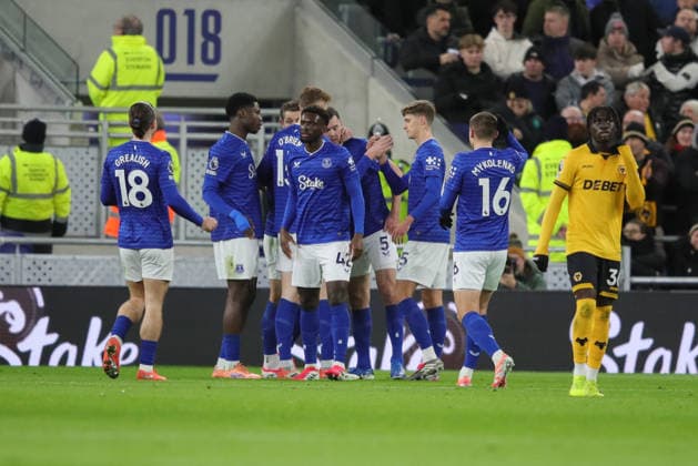 Everton v Wolverhampton Wanderers, Premier League Michael Keane of Everton celebrates scoring their first goal with team mates during the Premier League match between Everton and Wolverhampton Wanderers at Hill Dickinson Stadium, Liverpool, UK on 7 January 2026. Liverpool Hill Dickinson Stadium Merseyside UK Editorial use only DataCo restrictions apply See www.football-dataco.com , Copyright: xAlunxRobertsx PSI-23540-0019
