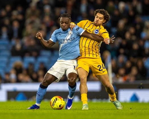 7th January 2026; Etihad Stadium, Manchester, Lancashire, England; Premier League Football, Manchester City versus Brighton and Hove Albion; Jeremy Doku of Manchester City under pressure from Ferdi Kadioglu of Brighton  TimxWilliams Content restricted for UK based newspaper
