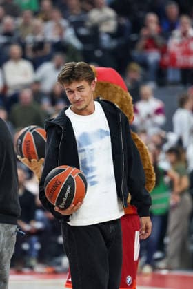 Tom Bischof (FC Bayern Muenchen, 20) mit Basketball, GER, FC Bayern Basketball vs. Kosner Baskonia Vitoria-Gasteiz, Basketball, Euroleague, 20. Spieltag, Saison 2025 2026, 07.01.2026, GER, FC Bayern Basketball vs. Kosner Baskonia Vitoria-Gasteiz, Basketball, Euroleague, 20. Spieltag, Saison 2025 2026, 07.01.2026 Muenchen Copyright: xEibner-Pressefoto JennixMaulx EP_JML