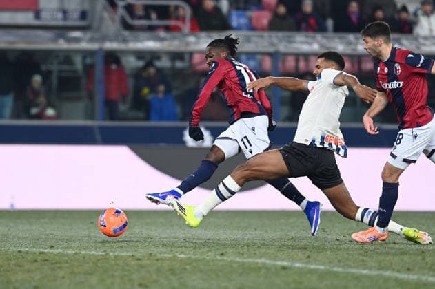 CALCIO - Serie A - Bologna FC vs Atalanta BC Rowe Jonathan (Bologna Fc) shooting on goal during Bologna FC vs Atalanta BC, Italian soccer Serie A match in Bologna, Italy, January 07 2026 Bologna Italy  Copyright: xIPAxSport ABACAx
