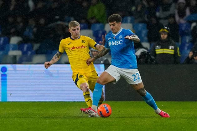 SSC Napoli v Hellas Verona FC - Serie A Nicolas Valentini of Hellas Verona FC competes for the ball with Giovanni Di Lorenzo of SSC Napoli during the Serie A match between SSC Napoli and Hellas Verona FC at Stadio Diego Armando Maradona Naples Italy on 7 January 2026. Naples Naples Italy  Copyright: xFrancoxRomanox originalFilename:romano-sscnapol260107_npXWl.jpg