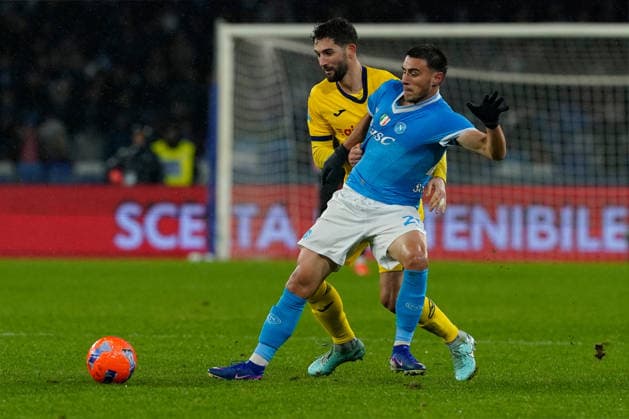 SSC Napoli v Hellas Verona FC - Serie A Roberto Gagliardini of Hellas Verona FC competes for the ball with Eljif Elmas of SSC Napoli during the Serie A match between SSC Napoli and Hellas Verona FC at Stadio Diego Armando Maradona Naples Italy on 7 January 2026. Naples Naples Italy  Copyright: xFrancoxRomanox originalFilename:romano-sscnapol260107_npYuE.jpg