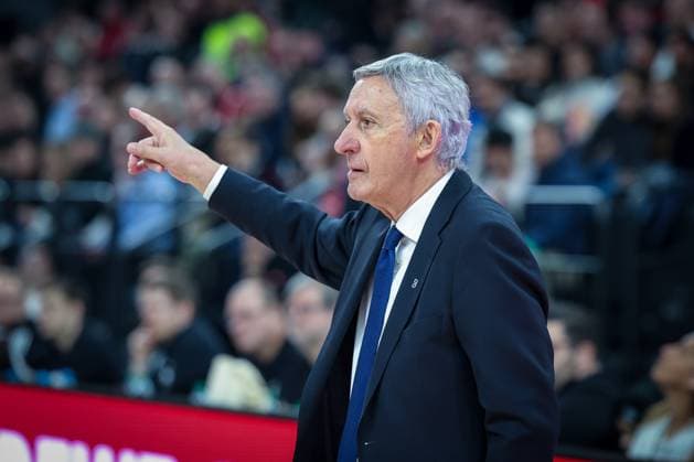 Cheftrainer Svetislav Pesic (FC Bayern Muenchen Basketball) gestikuliert, gibt Anweisunngen, FC Bayern Muenchen Basketball vs. Kosner Baskonia Vitoria-Gasteiz, Basketball, Maenner, Turkish Airlines EuroLeague, Regulaere Saison, Saison 2025 2026, 07.01.2026 Muenchen Bayern Deutschland
